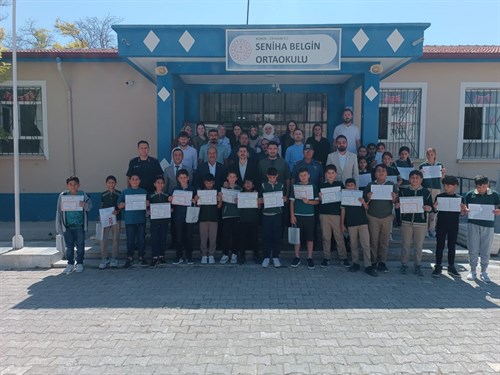 Kaymakamımız Fatih Uzun, Öğrencilerin Karne Heyecanını Paylaştı